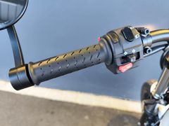 TRIUMPH Bonneville Thruxton Umbau +++ HIGHSIDER + RIZOMA