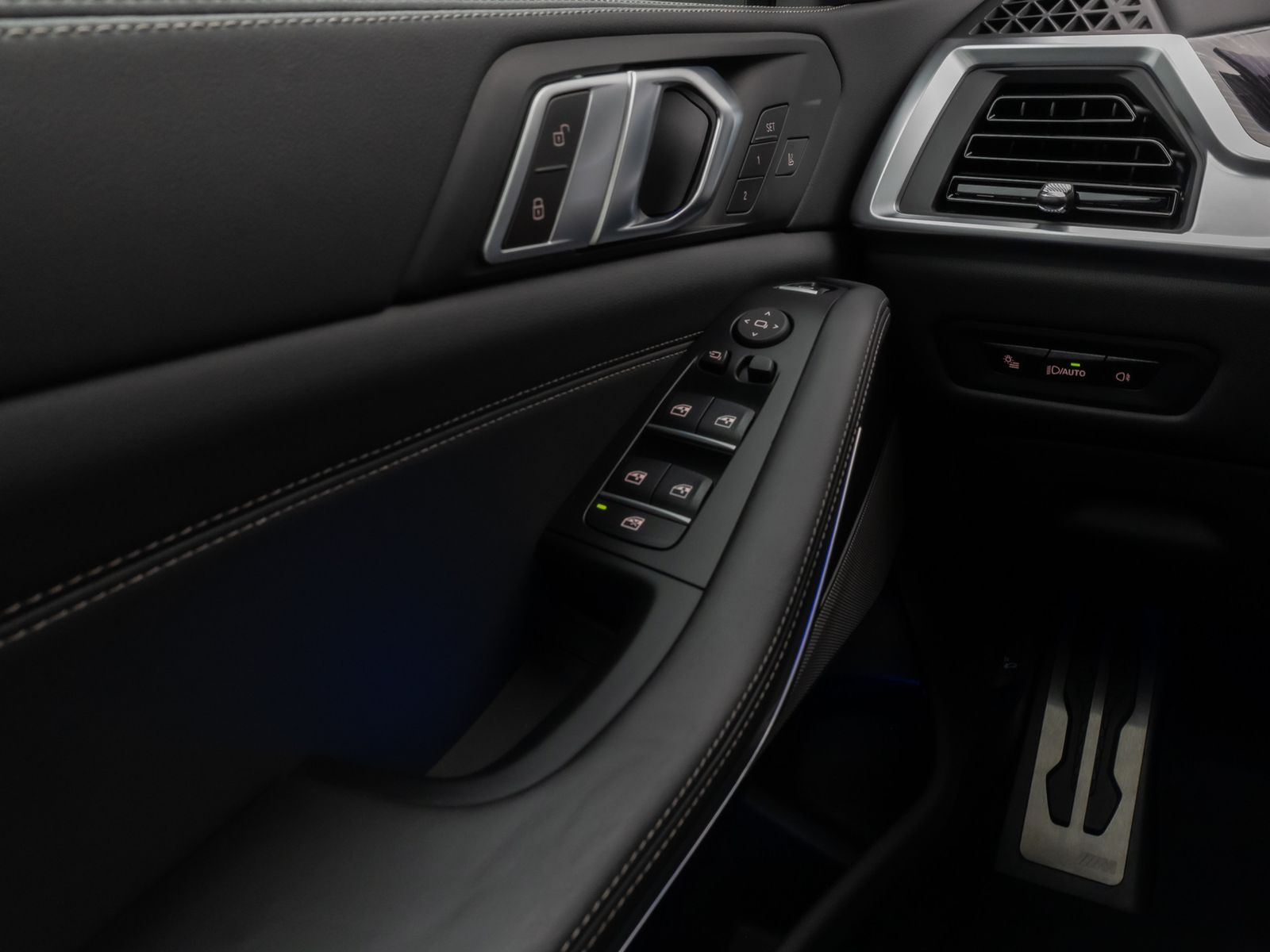 Fahrzeugabbildung BMW X5 xD30d M Sport Pro Panoram 360°HUD DAB H/K 22"