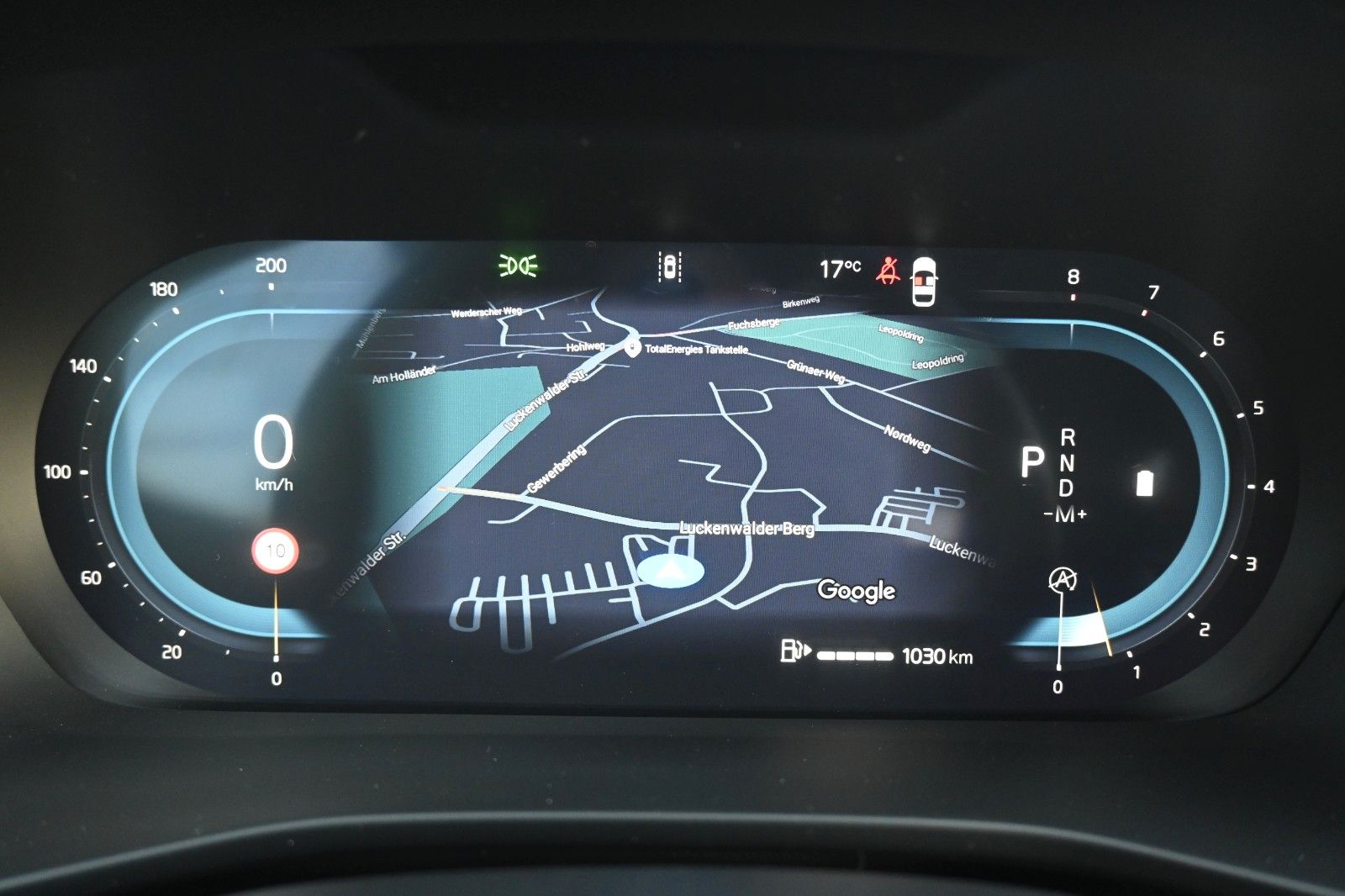 Fahrzeugabbildung Volvo XC40 B3 DKG Plus Dark*FSHZG*360°*ACC