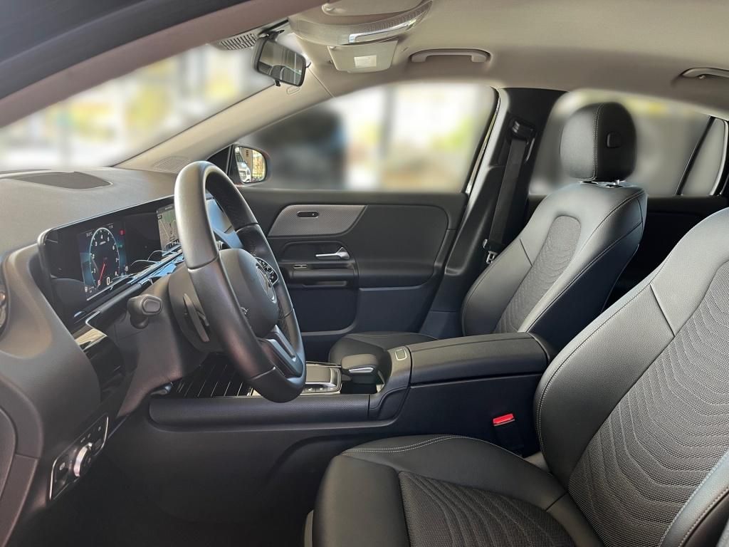 Fahrzeugabbildung Mercedes-Benz GLA 200 AUT KlimaA LED LM Navi PDC ParkAss SHZ