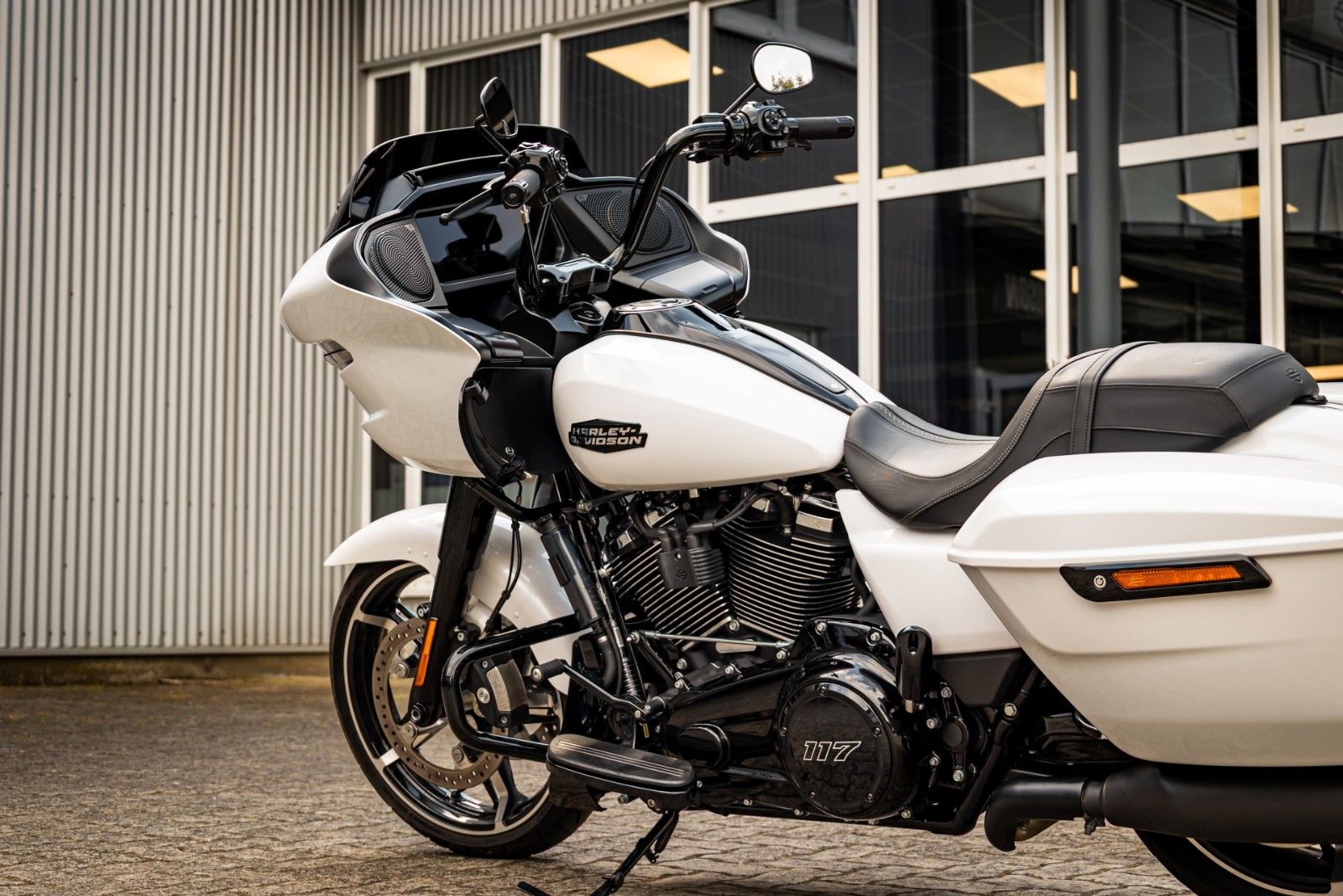 Fahrzeugabbildung Harley-Davidson ROAD GLIDE FLTRX 117cui - Screamin Eagle Auspuff