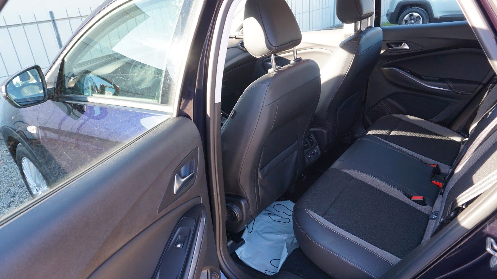 Fahrzeugabbildung Opel Grandland X T.Leder,Navi,Kamera,Bi-LED,SR+WR,AHK