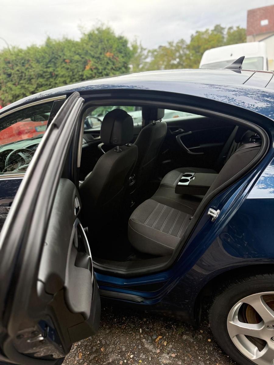 Opel Insignia 2012 — photo 10