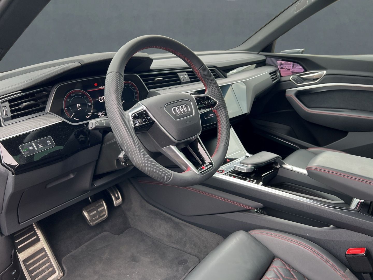 SQ8 e-tron Sportback quattro Allrad HUD Luftfede