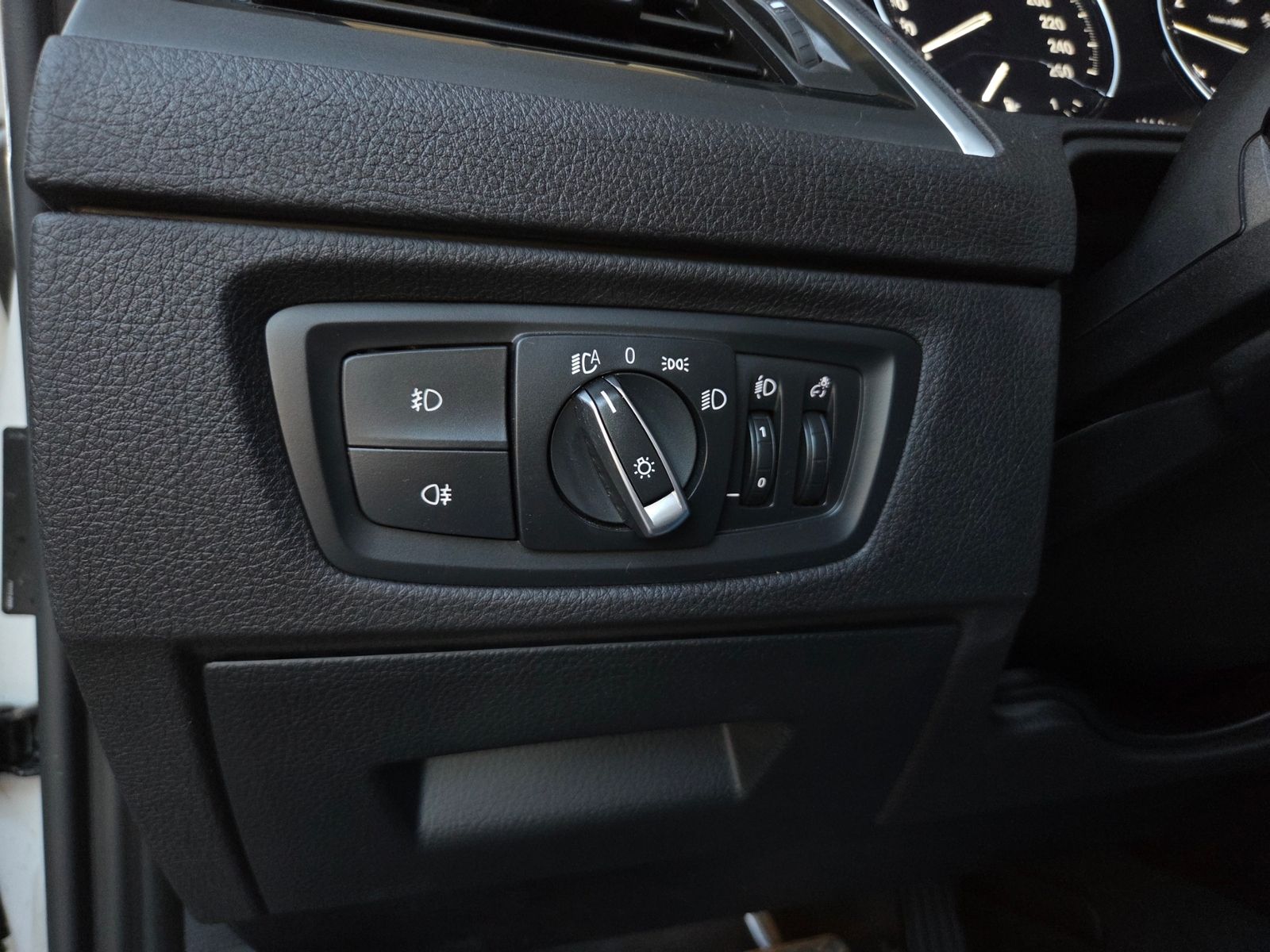 Fahrzeugabbildung BMW 220i Cabrio Luxury Line AHK LED NAV SHZ PDC ALU