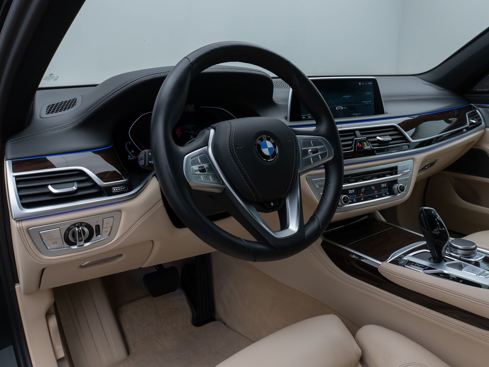 Fahrzeugabbildung BMW 730d xD 360°Laser Massage DAB DisplKey SoftClose