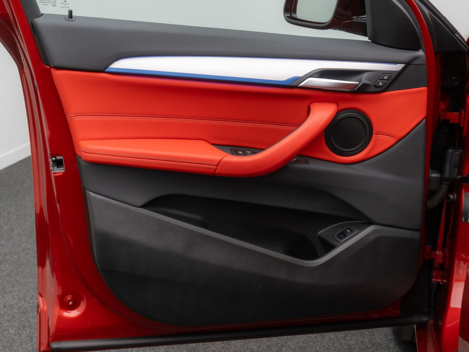 Fahrzeugabbildung BMW X2 xD25d M Sport Panoram Kamera HUD DAB HiFi 20"