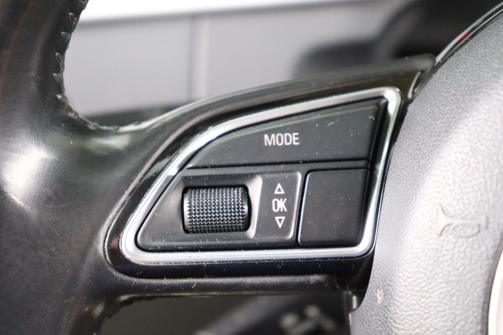 Fahrzeugabbildung Audi A4 Avant 2.0 TDI S-line * Bi- Xenon * Navi * Amb