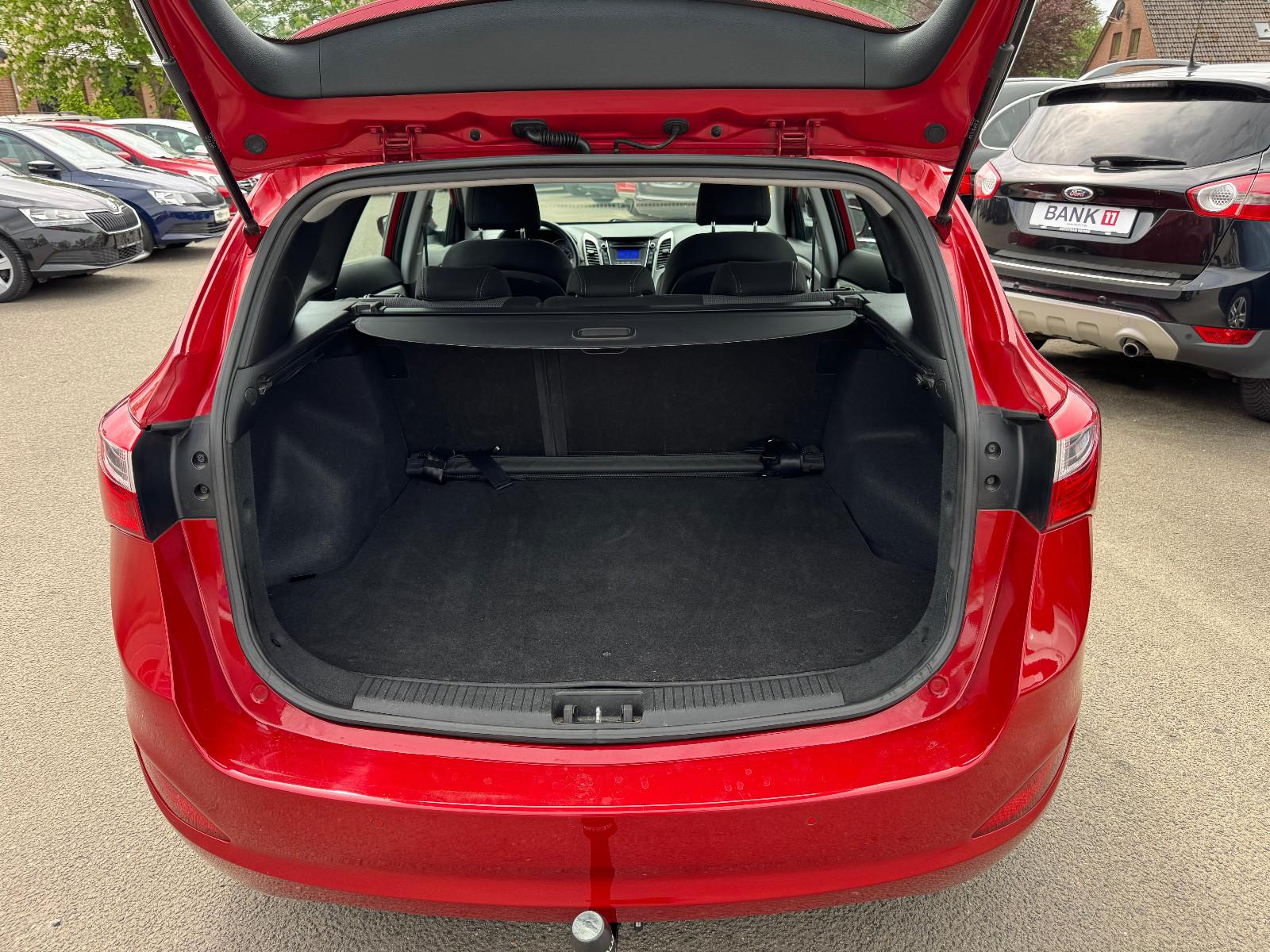 Hyundai i30 1,6L AUTOMATIK/AHK/TÜV/KLIMA/TEMPOMAT/MFL