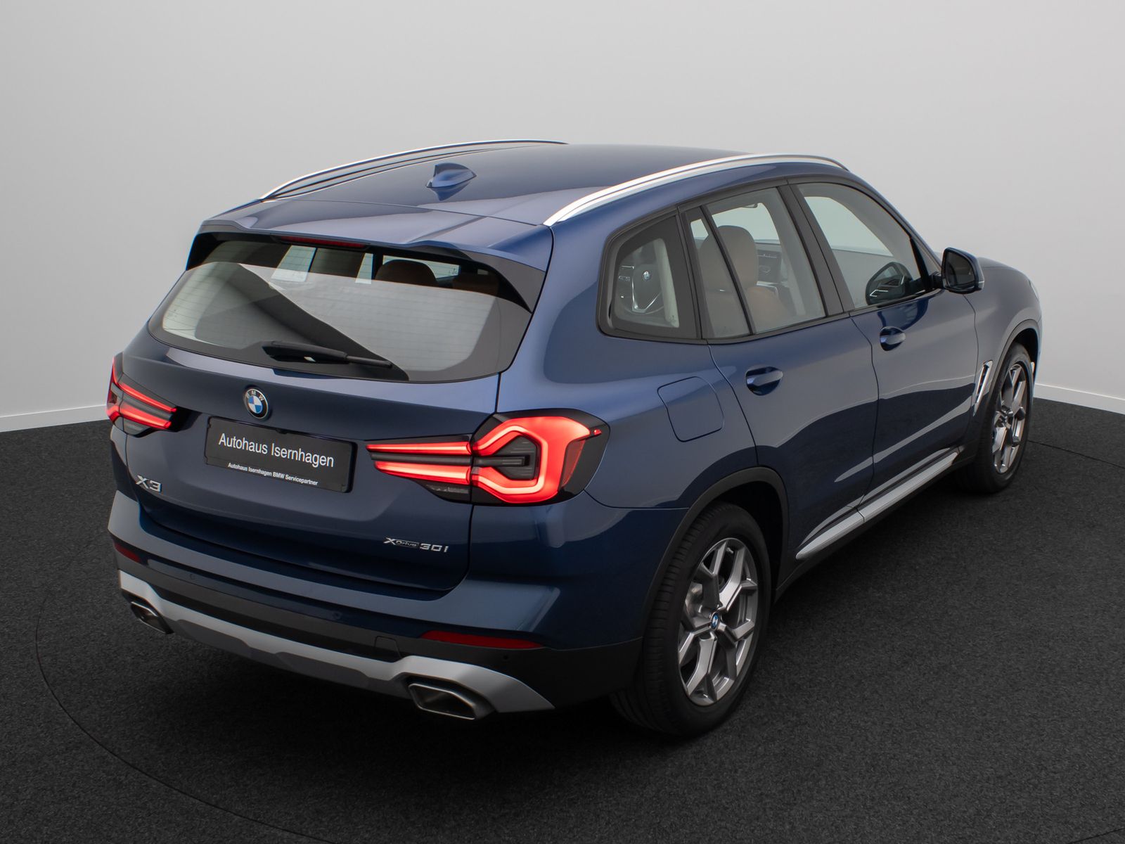 Fahrzeugabbildung BMW X3 xD30i AHK Kamera DAB Komfort Memory Leder 19"