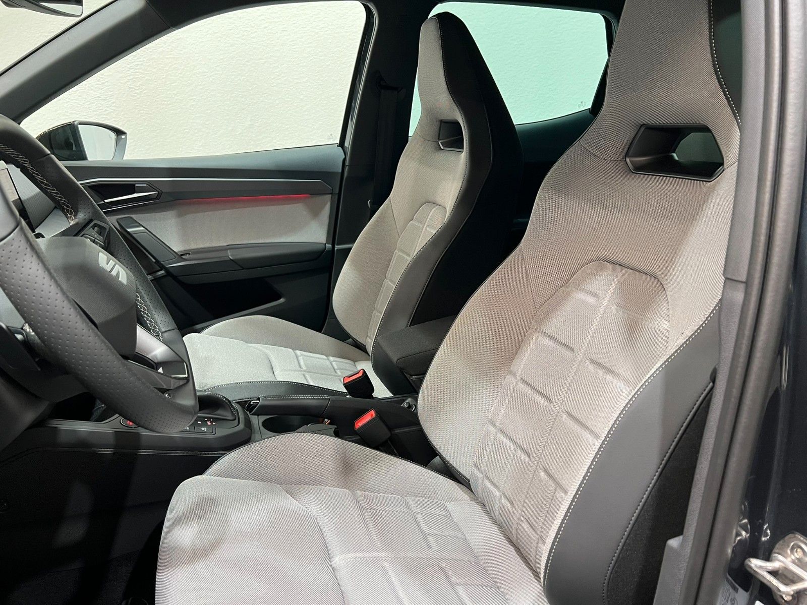 Fahrzeugabbildung SEAT Arona 1.5 TSI 110kW FR DSG