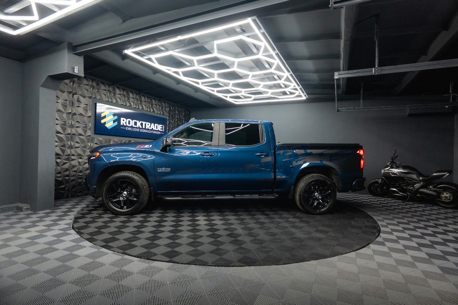 Fahrzeugabbildung Chevrolet Silverado 5.3L V8 4x4 RST Limited ZZ1 NightPaket