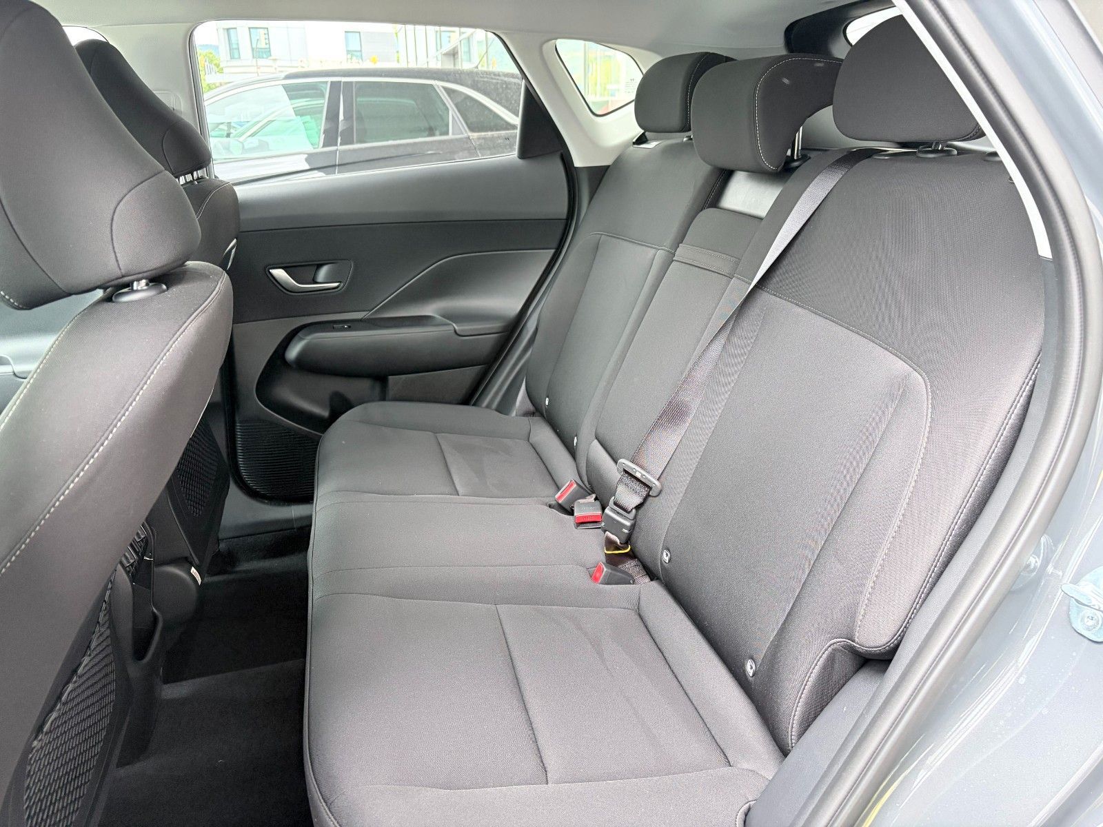 Fahrzeugabbildung Hyundai Kona 1.6 GDI Trend KlimaA,LED,Navi,SHZ,el.Heck
