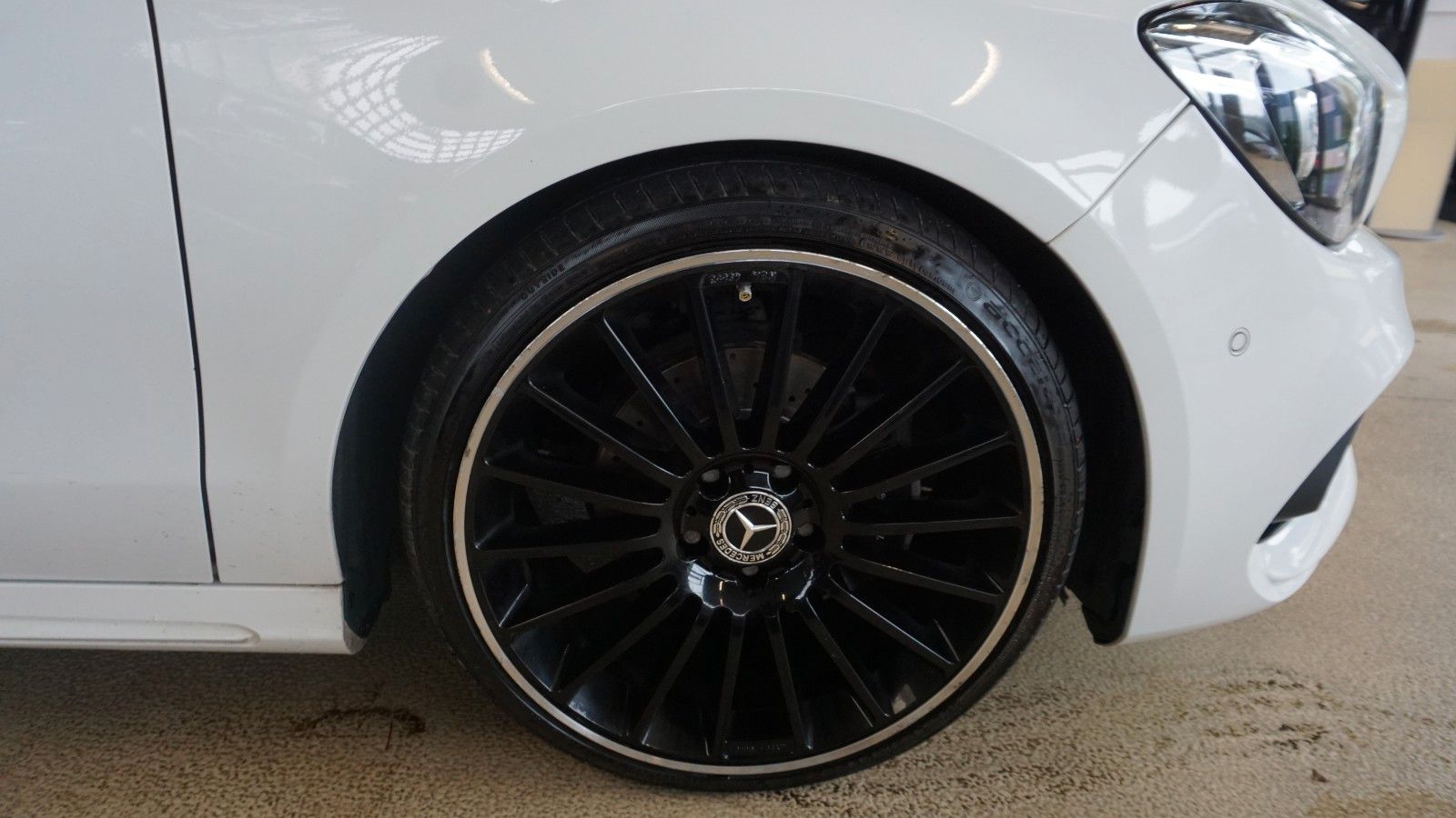 Fahrzeugabbildung Mercedes-Benz CLA 200 AMG