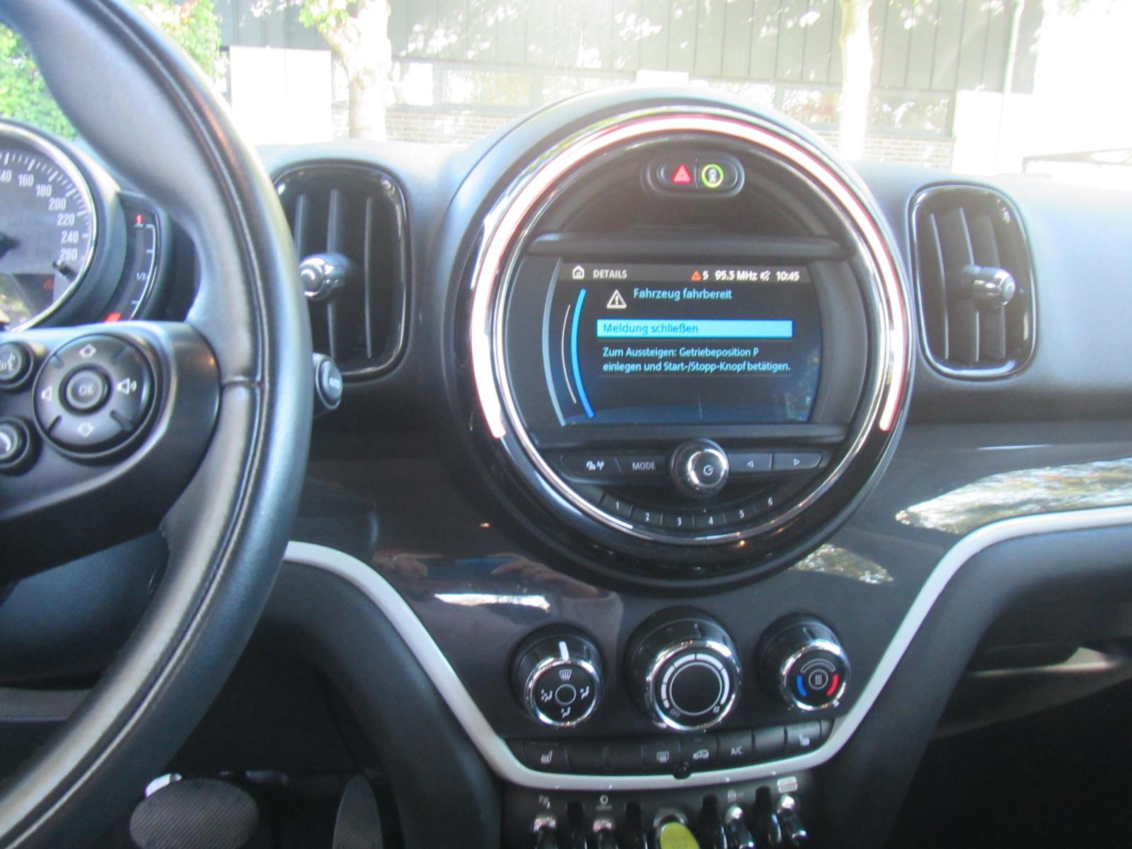 MINI Cooper SE Countryman ALL4 Navi LED PDC Autom.