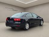 Volkswagen Jetta 1.6 TDI Trendline - Volkswagen Jetta mit Diesel-Antrieb