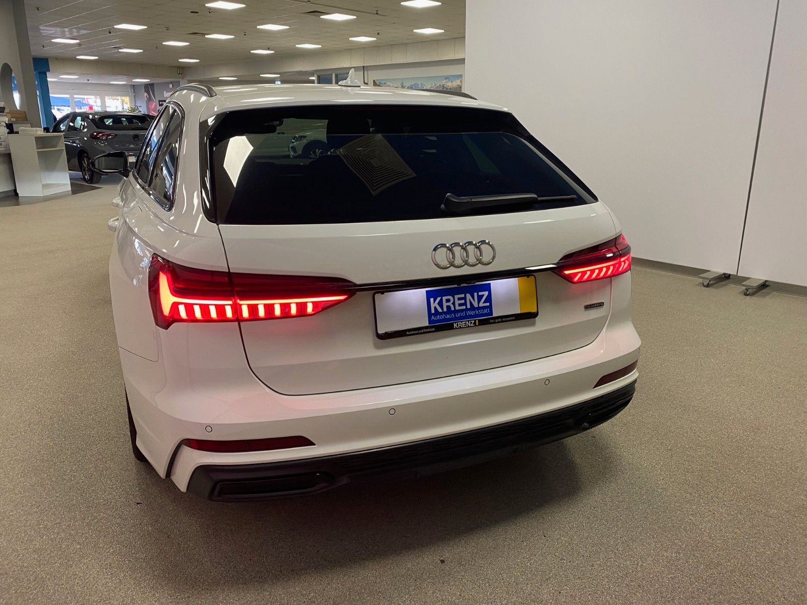 Fahrzeugabbildung Audi A6 Avant 55 TFSI e quattro sport+S-Line+MATRIX++