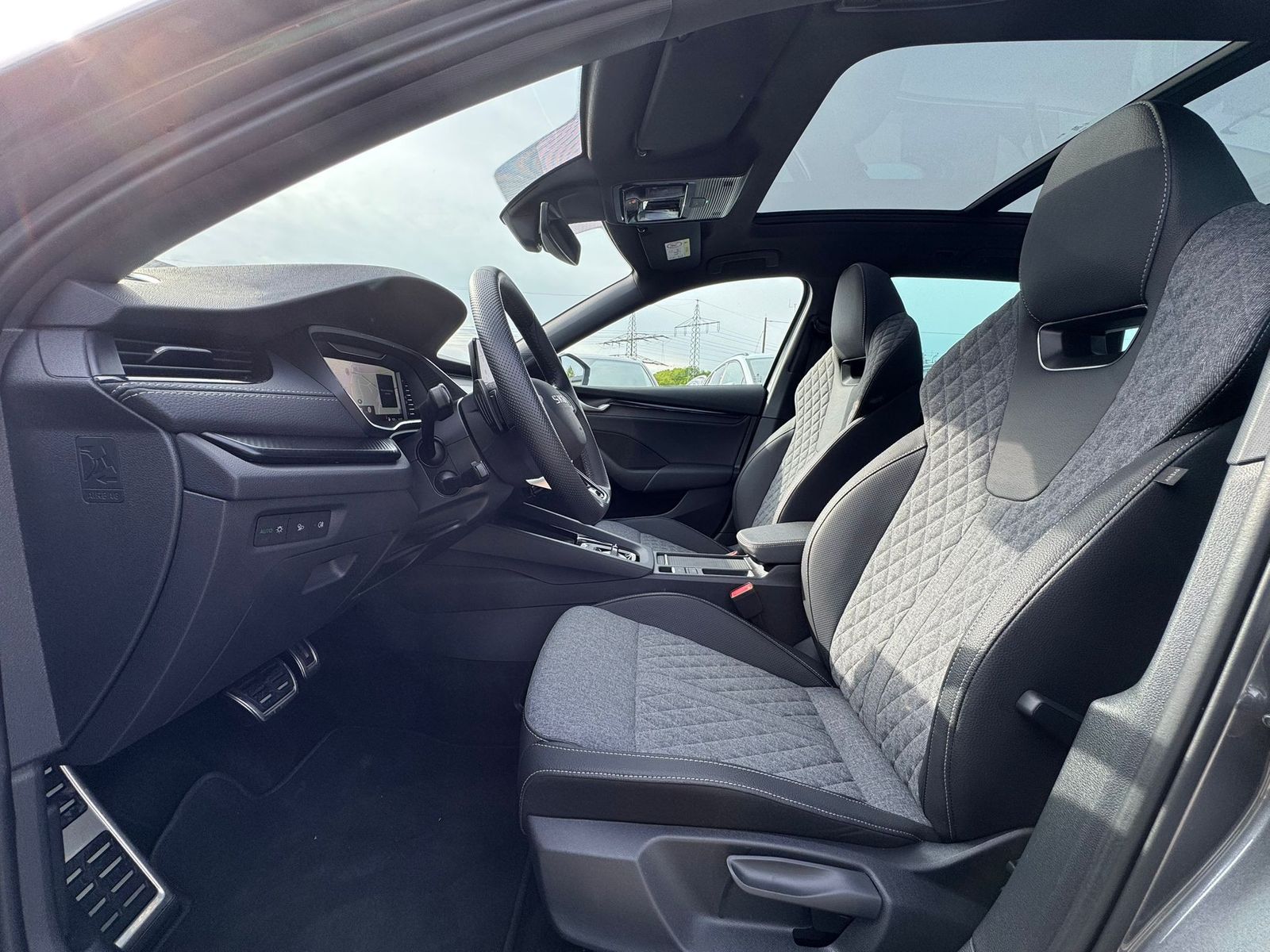 Fahrzeugabbildung SKODA Octavia 2.0 DSG Sportline MATRIX*PANO*CANT.*5J.G