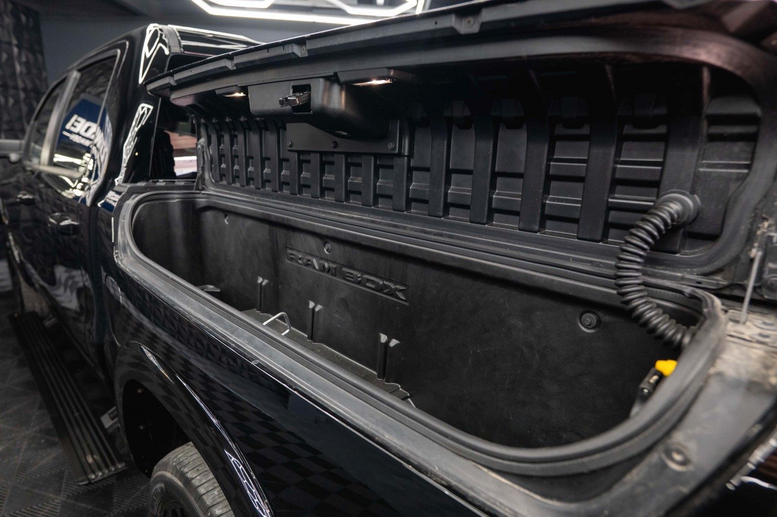 Fahrzeugabbildung Dodge RAM 5.7 V8 HEMI 4x4 LIMITED Offroad 100% Options