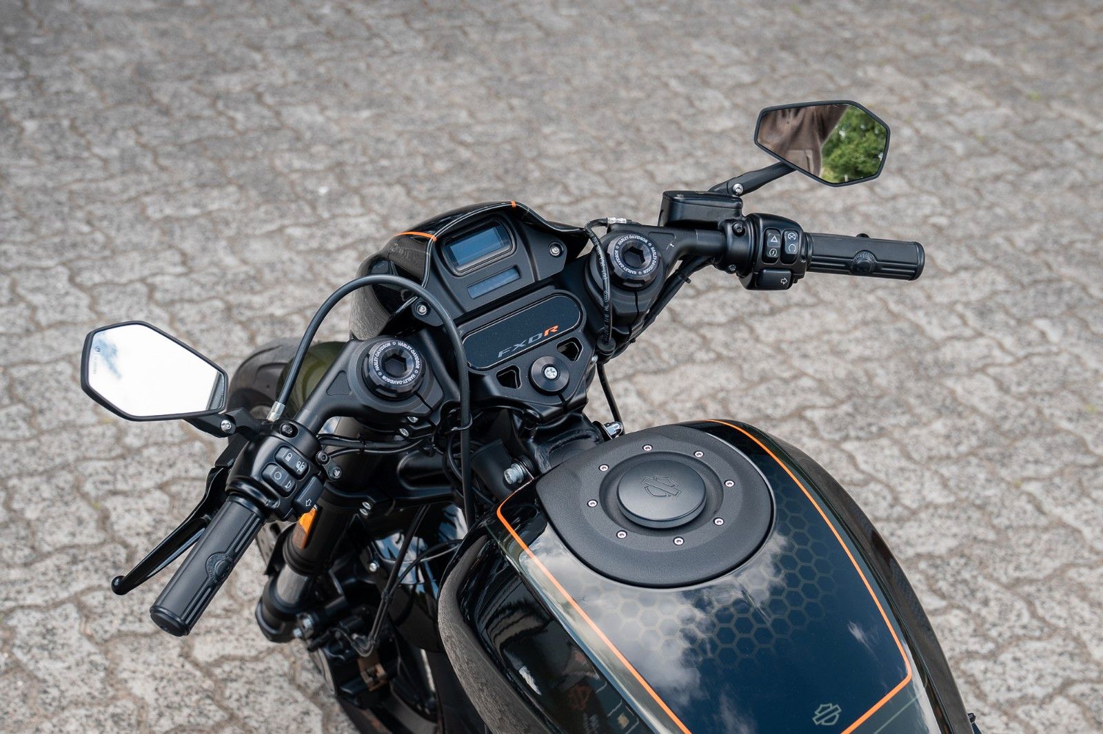 Fahrzeugabbildung Harley-Davidson FXDRS 114 CUI - KESSTECH - SEITLICHER KZH