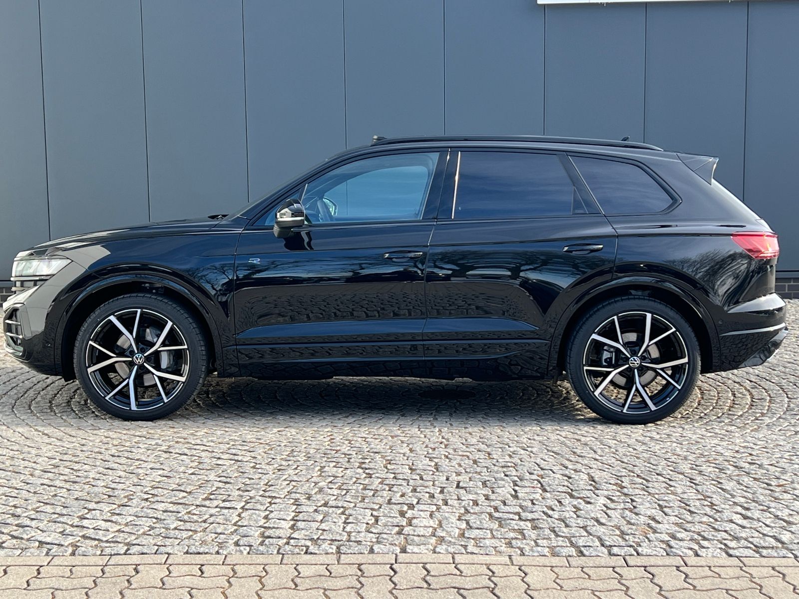 Fahrzeugabbildung Volkswagen Touareg R-Line FINAL EDITION V6 TDI SCR 4MOTION