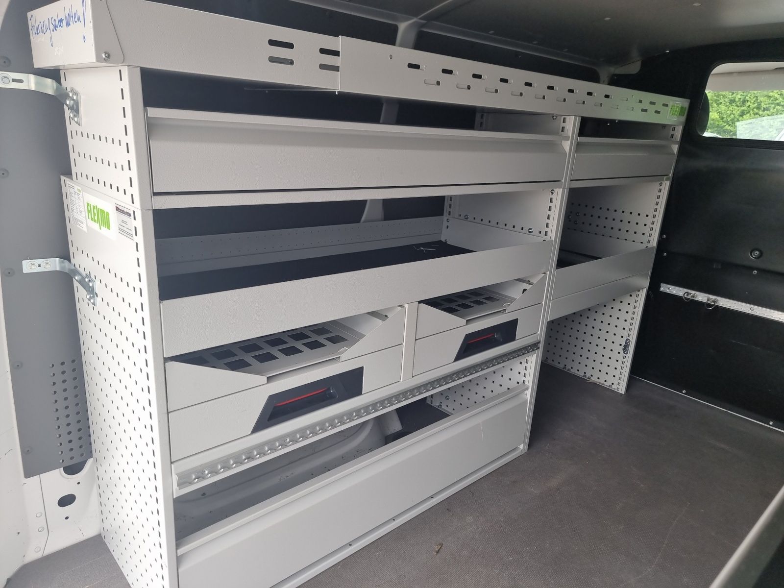 Fahrzeugabbildung Volkswagen T6 Transporter T6.1 TDI Kasten Regalein. KLIMA R