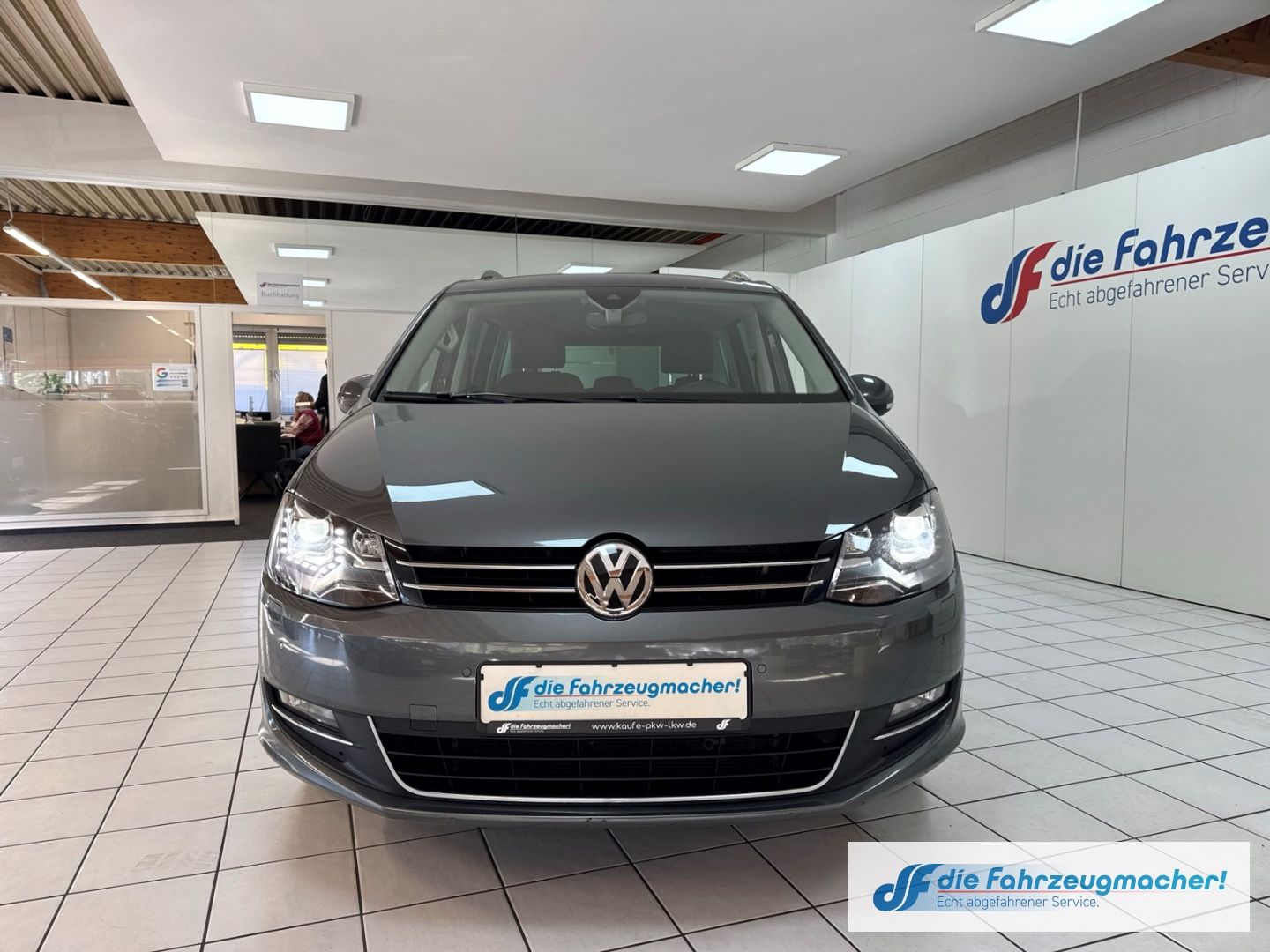 Fahrzeugabbildung Volkswagen Sharan Highline BMT Start-Stopp Sportpaket Stand