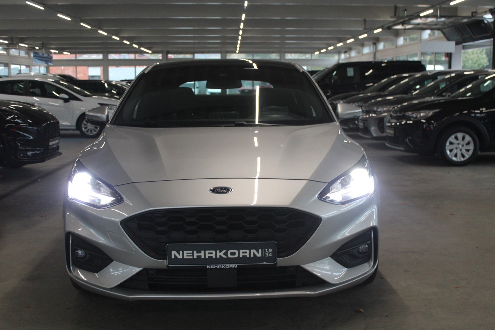 Fahrzeugabbildung Ford Focus 1,5 EB ST-Line Pano HUD LED ACC CAM Winter