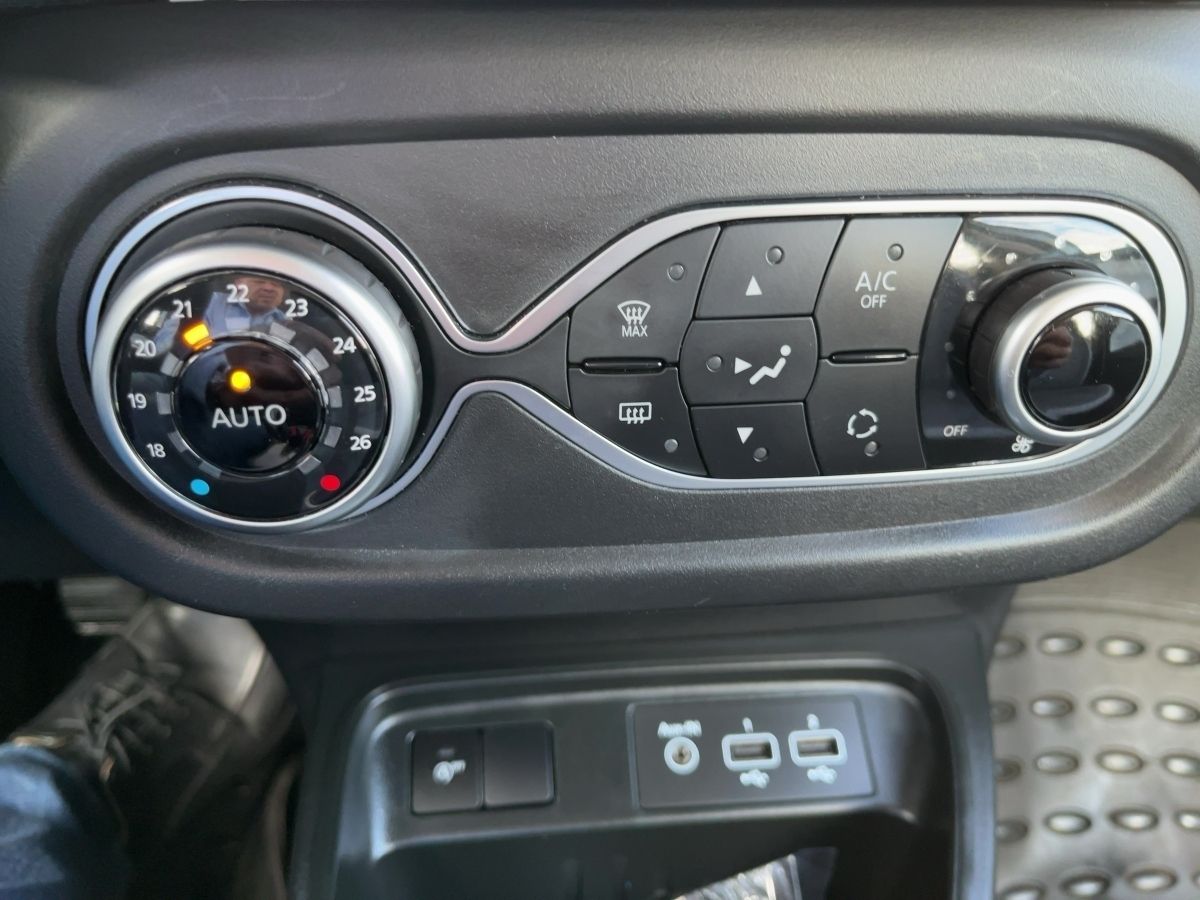 Fahrzeugabbildung Renault Twingo EQUILIBRE SCe 65 SHZ Kamera Navi - mit KI generiert/bearbeitet