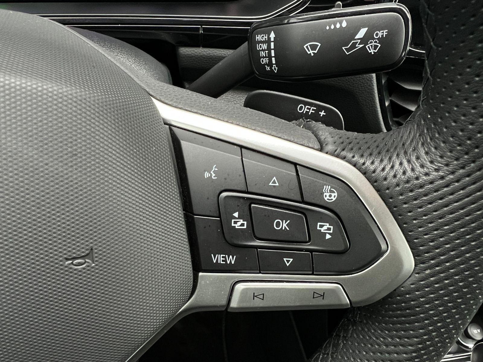 Fahrzeugabbildung Volkswagen T-Roc Cabriolet R-Line 1.5 TSI DSG *AHK, LED, Bl