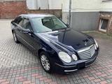 Mercedes-Benz E 280 Elegance,Bi-Xenon,Navi,PDC,Automatik - blaue Mercedes-Benz E 280