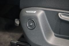 VW Tiguan 1.5 eTSI R-Line | Pano | AHK | 20" VW Tiguan 1.5 eTSI R-Line | Pano | AHK | 20"