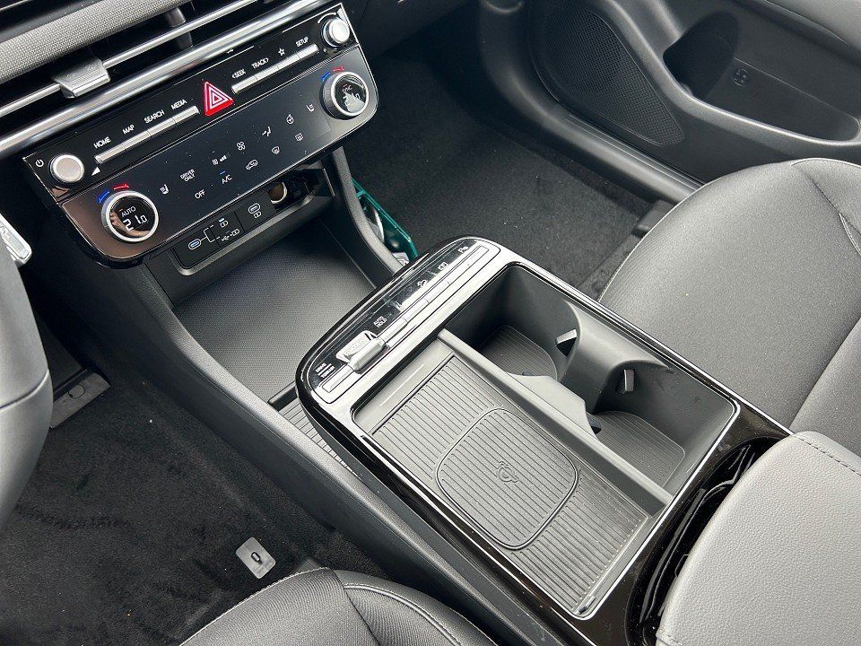 Fahrzeugabbildung Hyundai TUCSON HEV MY25 1.6T 6AT 4WD TREND MATRIX+NAV+QI