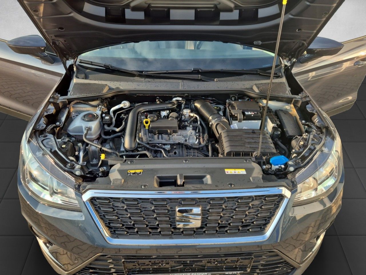 Fahrzeugabbildung SEAT Arona Style Navi Klima Totwinkelassistent