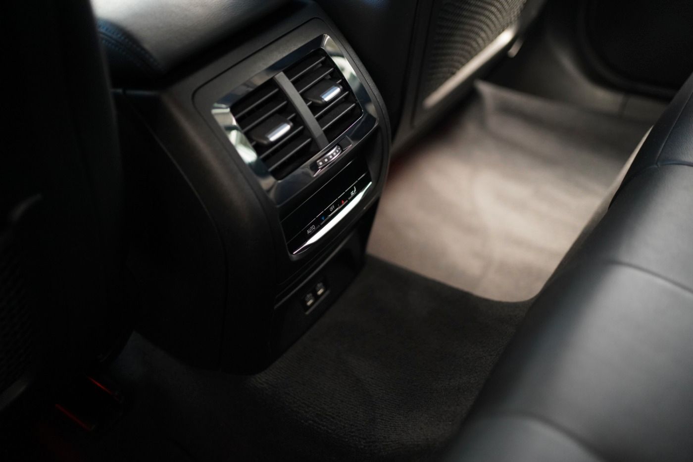 Fahrzeugabbildung BMW X3 20ix M Sport +AHK+ParkingAssis.+Live Cock.Plu