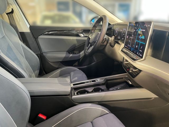 Fahrzeugabbildung Volkswagen Passat 1.5 eTSI DSG BUSINESS GJR AREA NAVI AHK