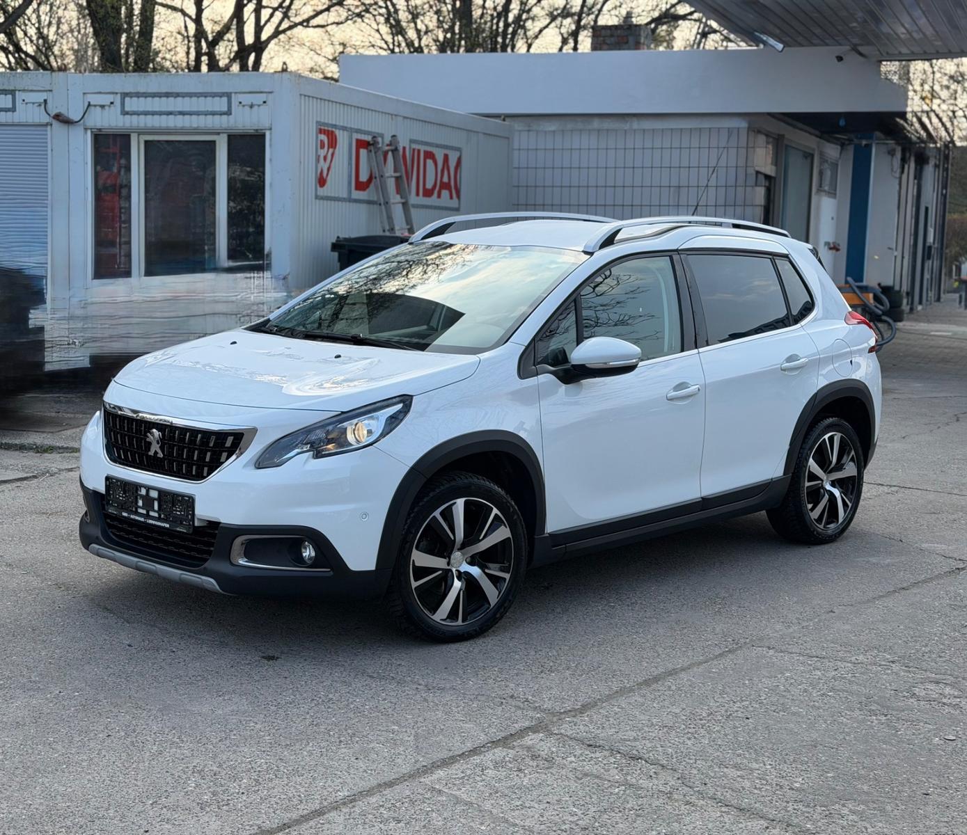 Peugeot 2008 Allure*KAMERA*NAVI*8X BEREIFT*SHZ*AHK*