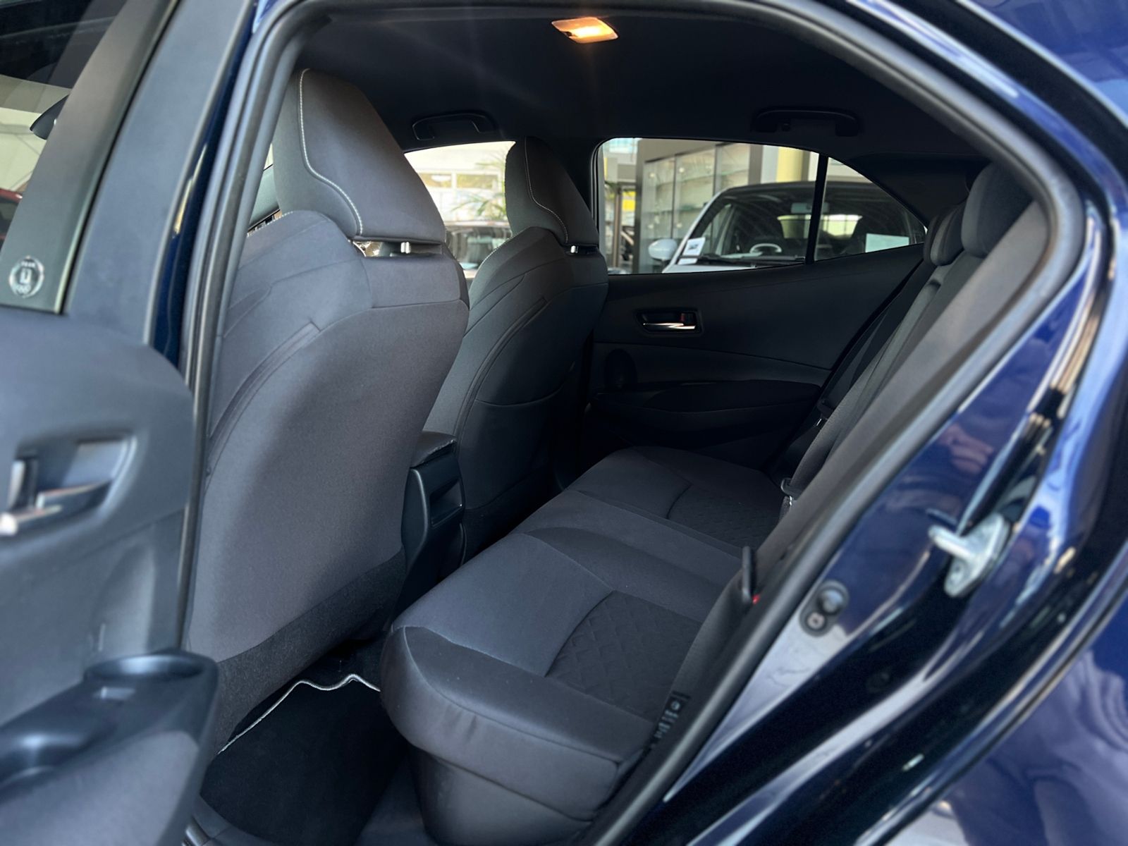Fahrzeugabbildung Toyota Corolla 2.0 Hybrid Team D JBL LED RFK NAVI SHZ