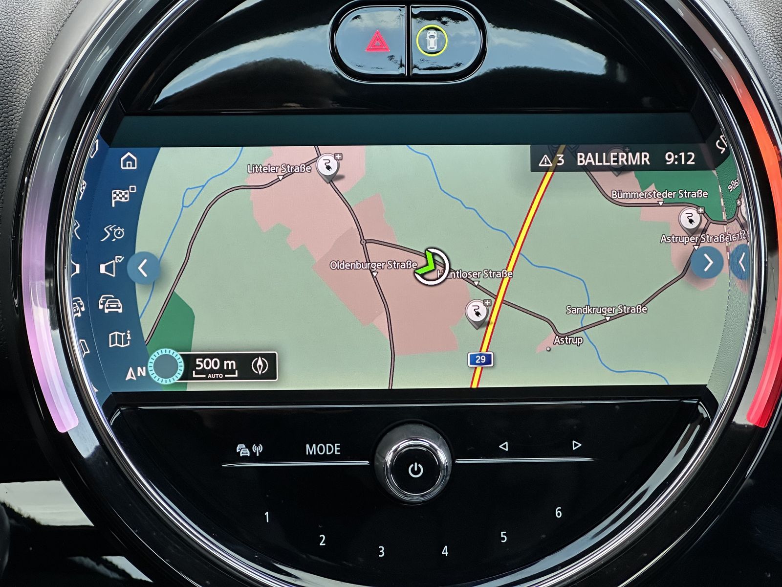 Fahrzeugabbildung MINI Cooper SE Countryman All4 Black NAV+LED+KAM+PANO