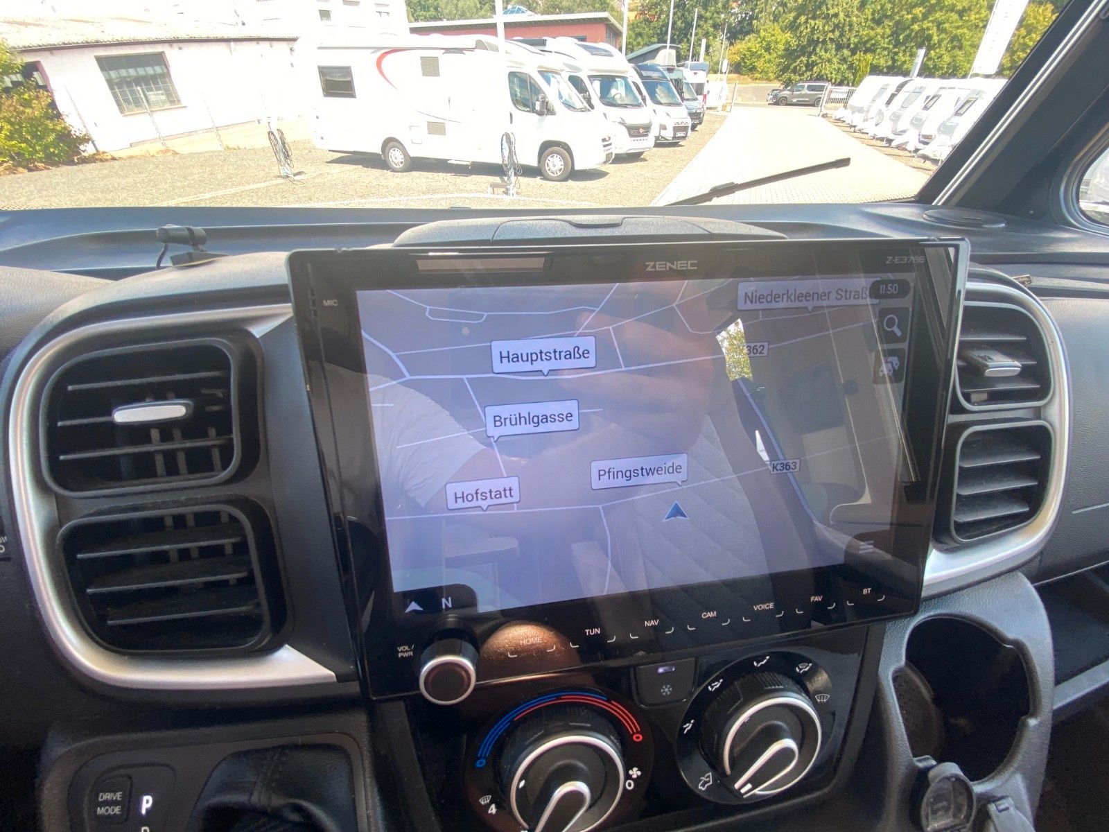 Fahrzeugabbildung Carado I 338 Ed.15 *Autom.*Sat*Markise*Lithium*Navi*RFK