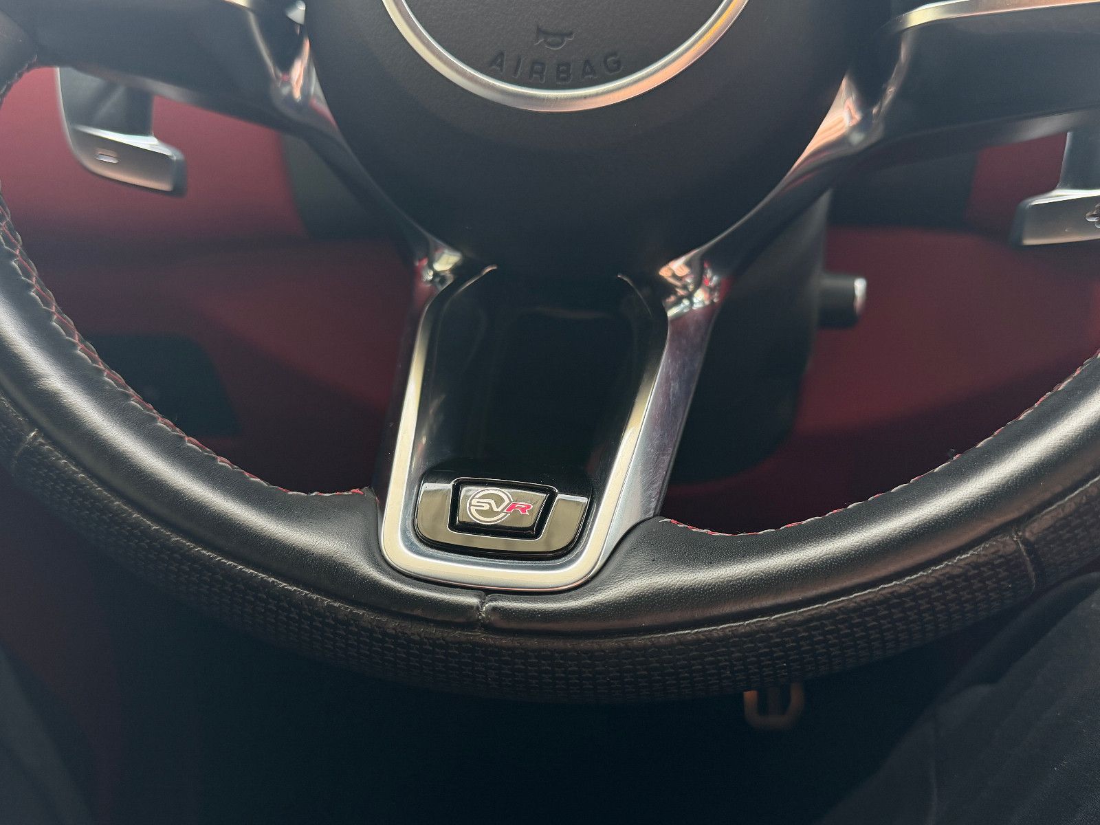 Fahrzeugabbildung Jaguar F-PACE SVR /PANO/MERIDIAN/HUD/360°KAM/MEMORY