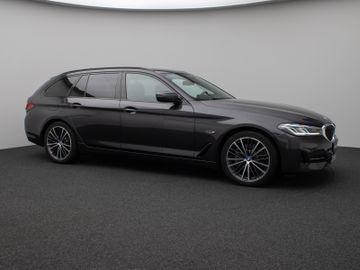 Fahrzeugabbildung BMW 530e Panorama Kamera Laser HUD DAB H/K ACC AHK