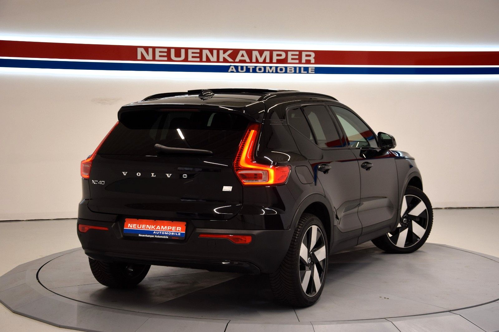 Fahrzeugabbildung Volvo XC40 Ultimate Dark Recharge Plug-In Hybr. Panor.