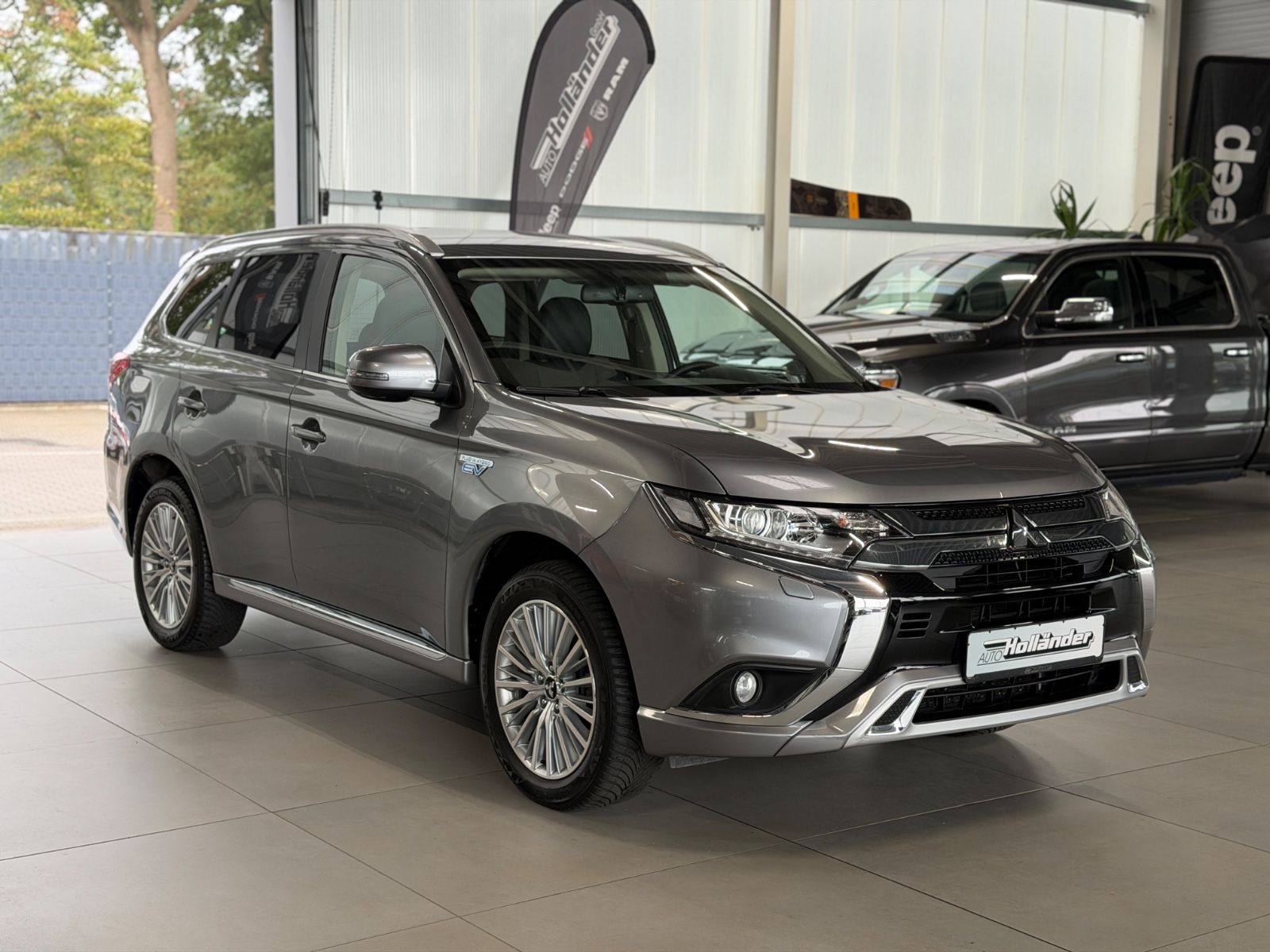Fahrzeugabbildung Mitsubishi 2.4 Plug-in Hybrid Outlander Diamant Spirit AHK