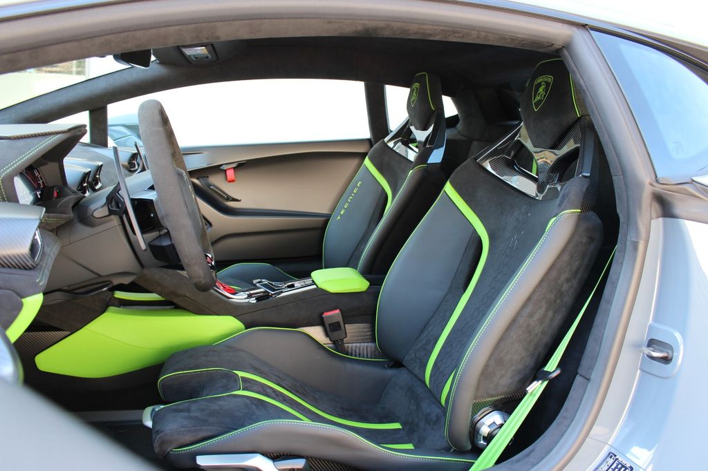 LAMBORGHINI Huracán Tecnica / CARBON INT/ FUNCTIONAL/ DAMISO LAMBORGHINI Huracán Tecnica / CARBON INT/ FUNCTIONAL/ DAMISO