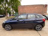 BMW 220 d Tourer Sport Line Aut.+Panorama+Leder+Cam - BMW 2er Reihe aus 2019
