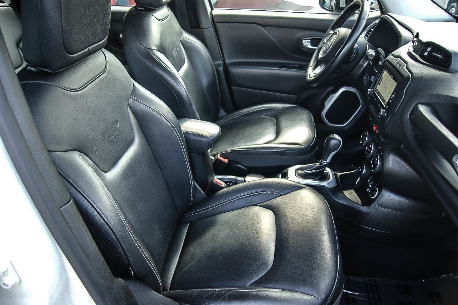 Fahrzeugabbildung Jeep Renegade Limited 4WD Auto LEDER NAVI KEYLESS PDC