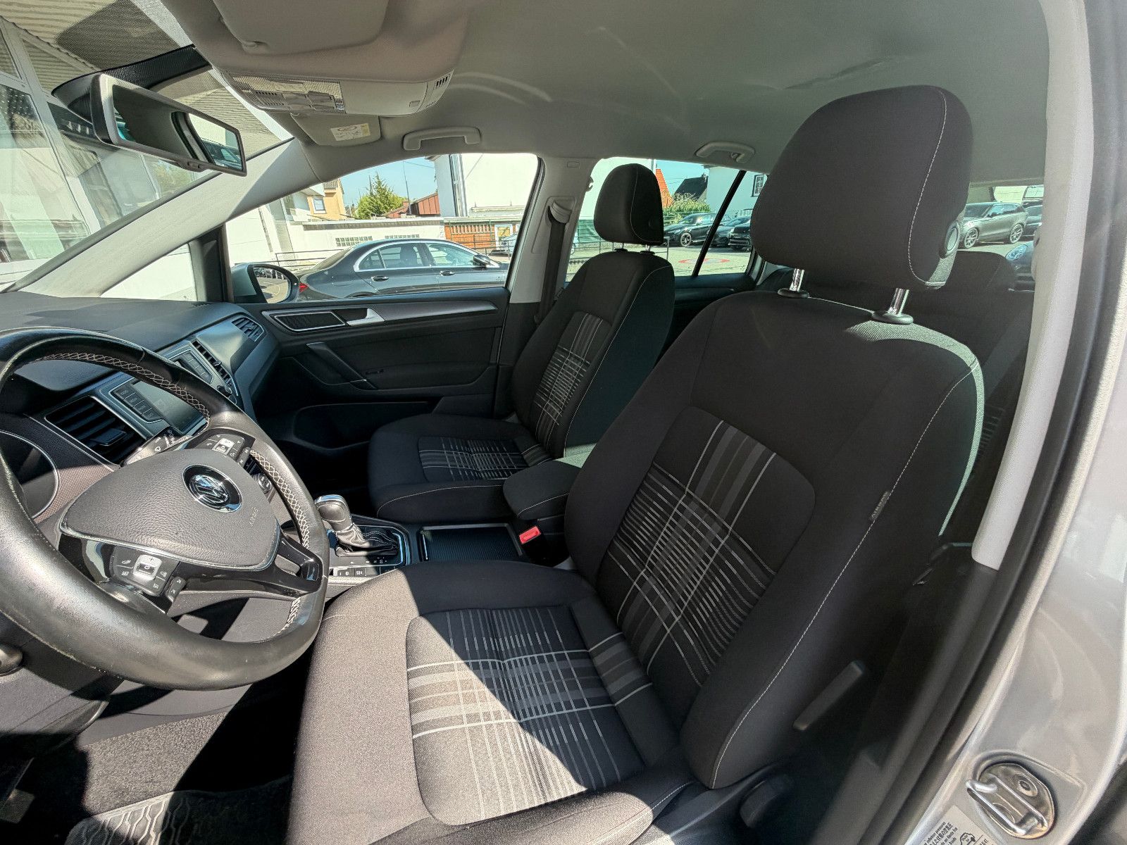 Fahrzeugabbildung Volkswagen Golf Sportsvan VII Lounge /AUTOMATIK/ACC/SHZ/