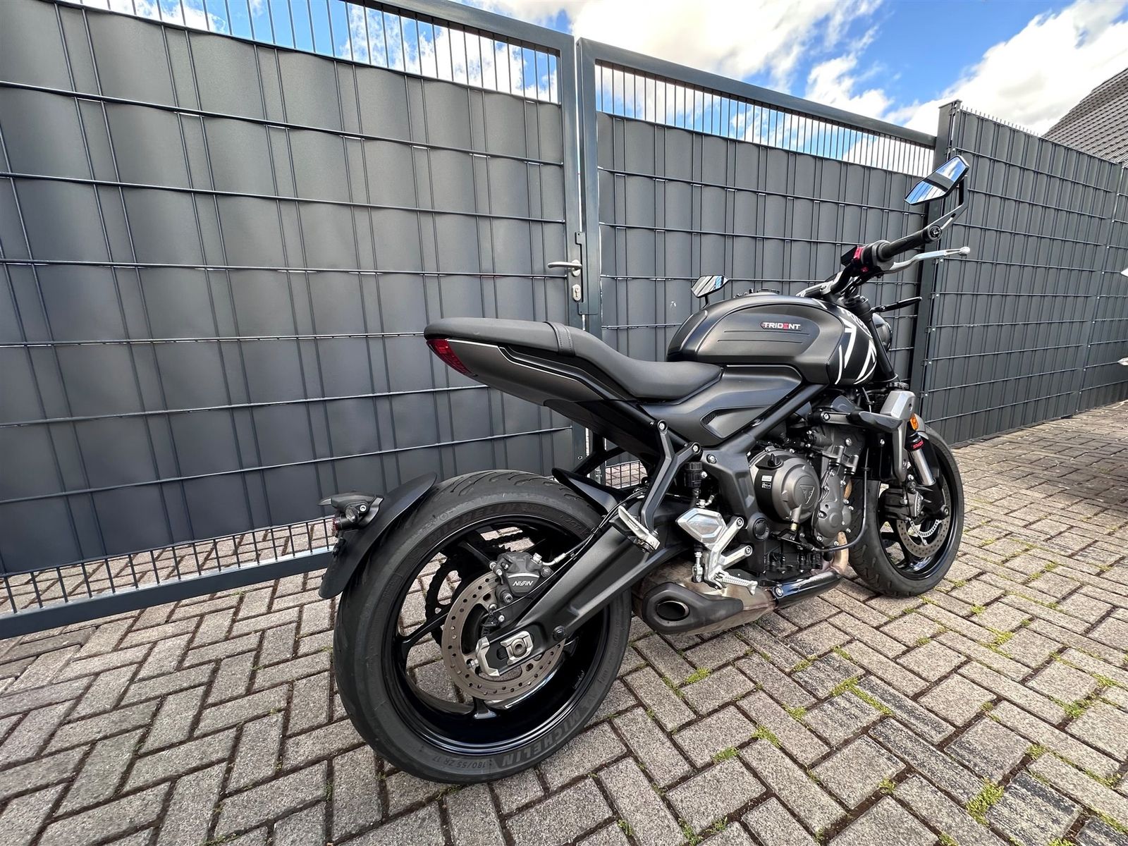 Fahrzeugabbildung Triumph Trident 660