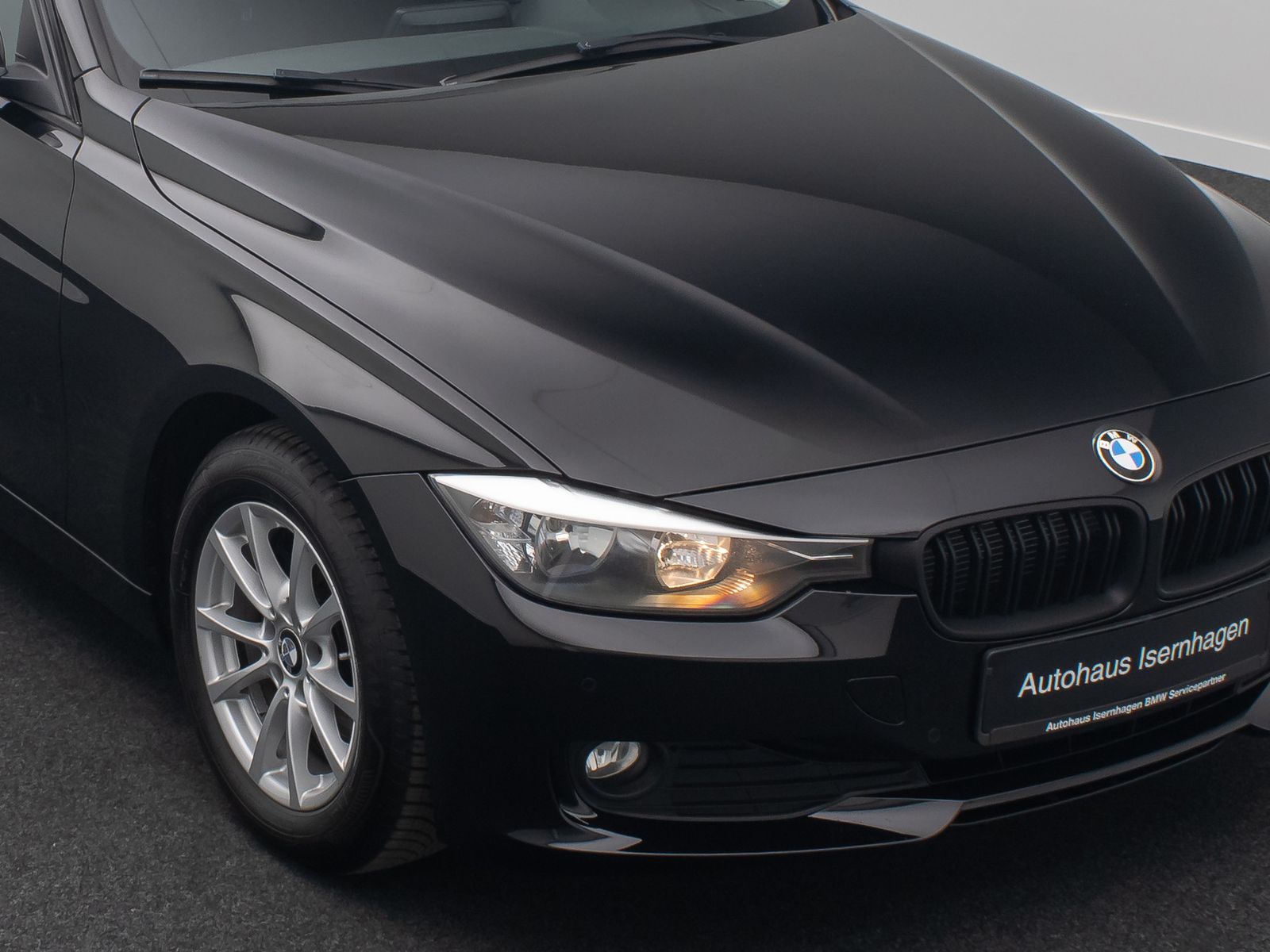 Fahrzeugabbildung BMW 318d GeschwindigReg AHK PDC Lordos NaviBusiness